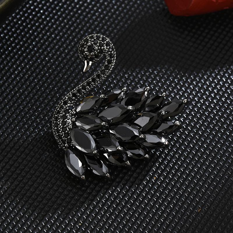 Luxury Atmosphere Cute Swan Brooch Temperament Women'S Animal Corsage Coat Suit Accessories