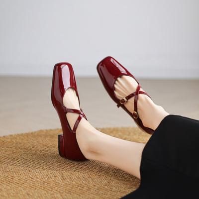 Женские туфли на все сезоны, одинарные, с квадратным носком, из лакированной кожи, новые, резиновая мягкая подошва, кожаные туфли, низкий каблук, балетки, повседневные, однотонные, квадратный H