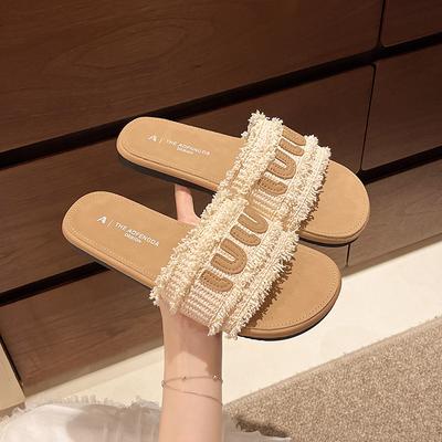 Французские маленькие ароматные тапочки женские летние 2025 лето новая модная надпись одно слово плоская подошва пляжные прохладные тапочки