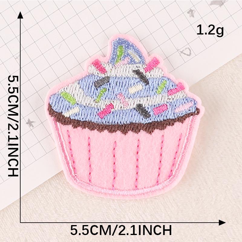 Вышитая нашивка на одежде и аксессуарах своими руками