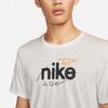 Nike Dri-Fit Miler КРАСКА. Спортивная футболка с круглым вырезом и коротким рукавом с логотипом, мужские топы Summit-White DQ4735-121