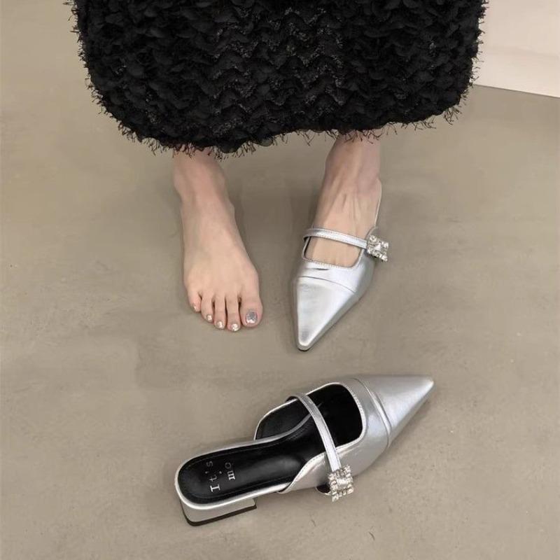Hot Selling 2025 Summer New Elegant Solid Color Sexy Pointy Crystal Buckle Decorative Party Low Heel Slippers Zapatillas Mujer