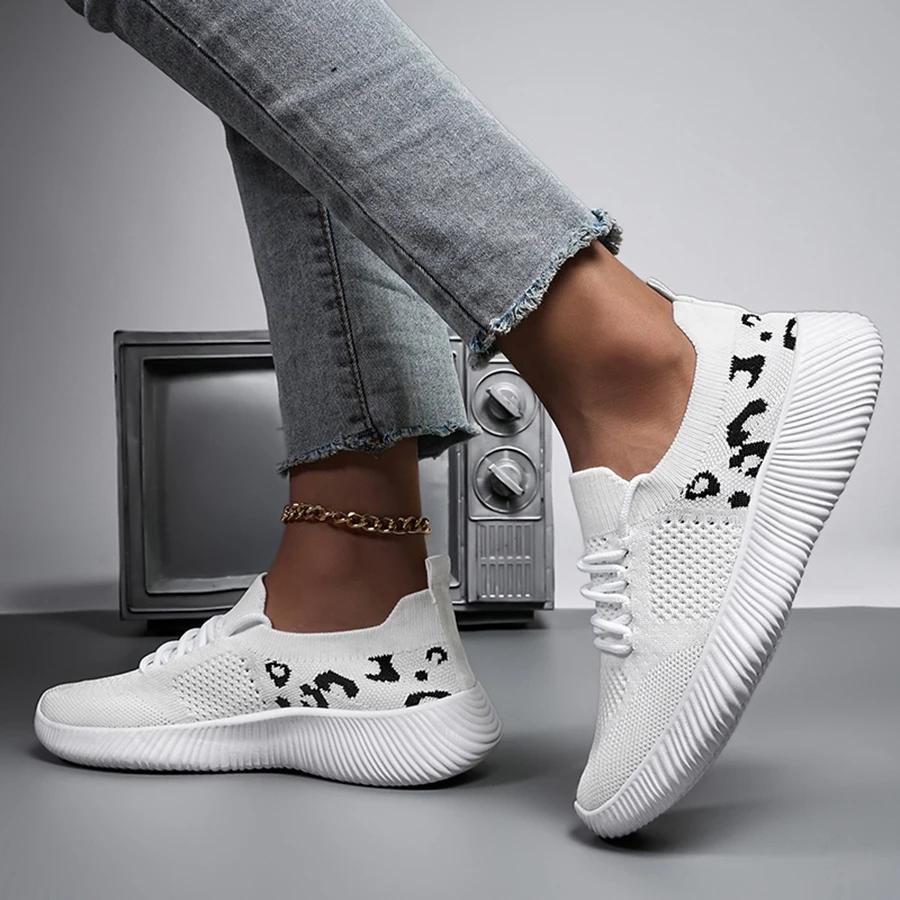 Женская спортивная обувь Мягкая подошва Дышащие повседневные кроссовки Легкие удобные туфли для ходьбы Вулканизированная обувь Женская низкая цена