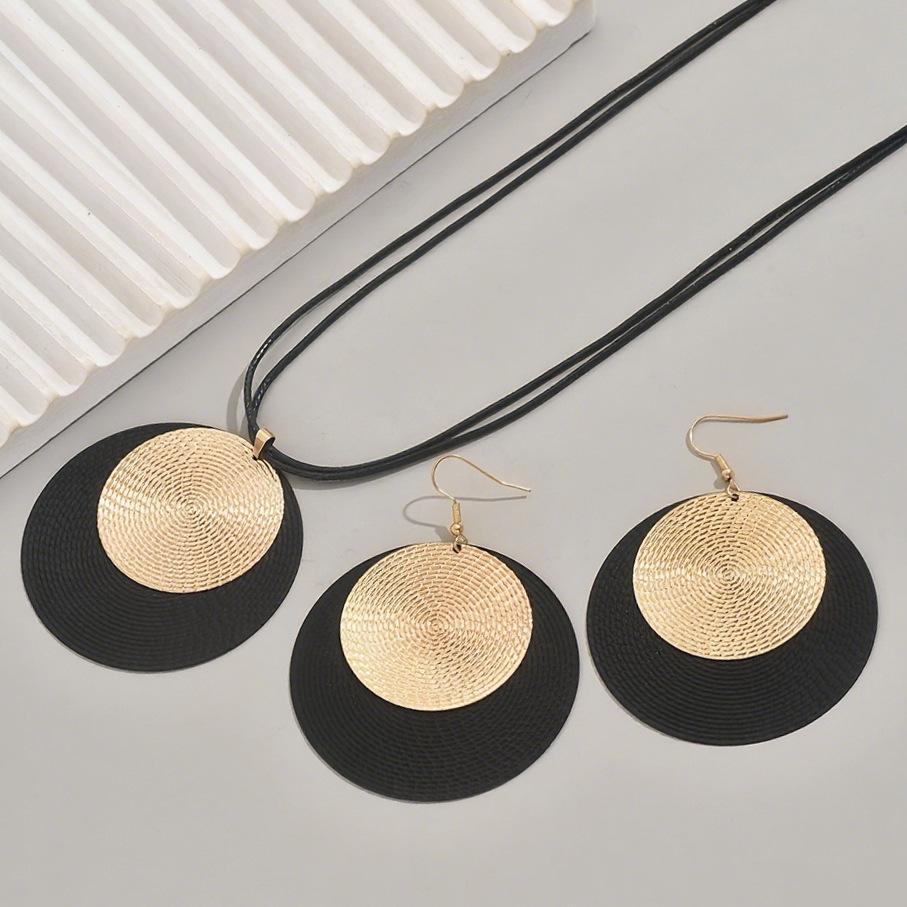 Retro Disc Necklace Women'S High Sense Light Luxury Fashion Pendant Neck Chain Valentine'S Day Gift