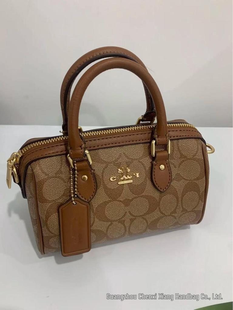 Сумка-подушка Coach Rowan Mini Boston - Классическая монограммная сумка и универсальная женская сумка через плечо/кроссбоди