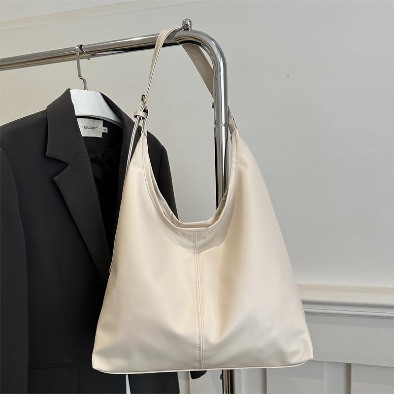 Large-capacity Commuting New Winter Popular 2025 Solid Color Simple Texture Casual Shoulder Underarm Tote Bag Women