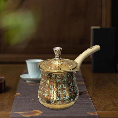 Кофейник с крышкой и носиком для растапливания пены