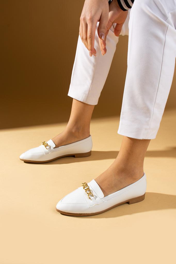 Женские лоферы с острым носком и пряжкой-цепочкой 73-227-24