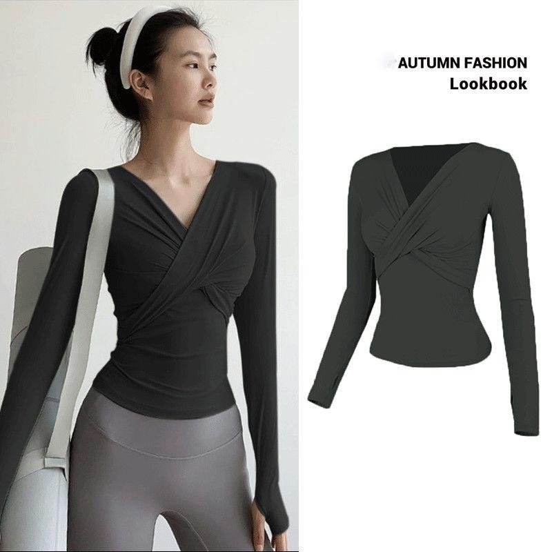 Одежда для йоги телесного цвета. Футболка с длинными рукавами. Топ. Осенняя одежда для занятий классическими танцами. Облегающая одежда с тонким V-образным вырезом. Одежда для спорта и фитнеса.