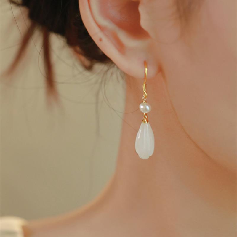 Magnolia and Hetian jade earrings for women, unique design, elegant and stylish, new summer model, Chinese style