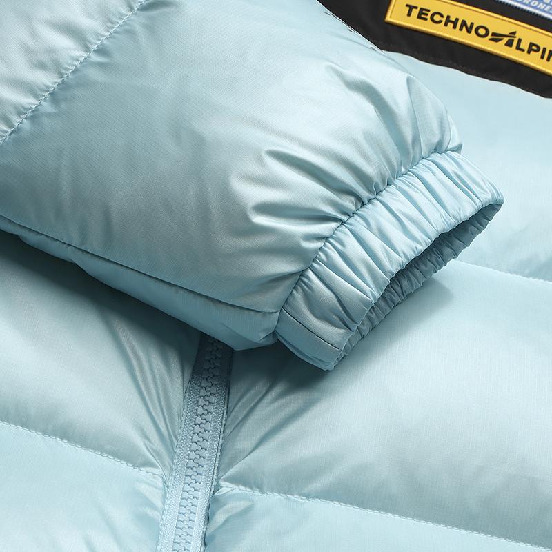 Fila Лыжная серия 4810 Пуховик из гусиного пуха Snow Peak Модный Персонализированный Защитный Теплый Комбинированный Пуховик со стойкой воротником для лыжного спорта A11W546921FLB