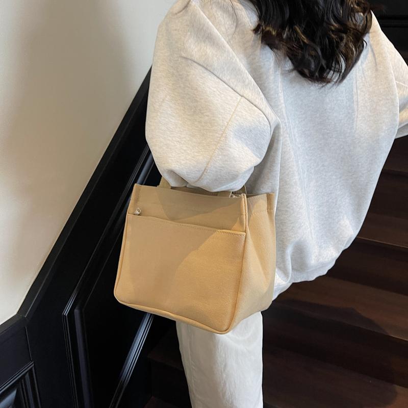 Женская однотонная сумка Outgoing Commuter Small Bag