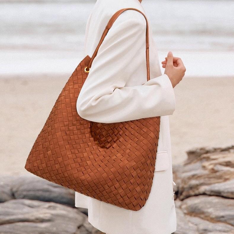 New autumn and winter suede hand-woven bag, large capacity, matte finish, high-end feel, casual style crossbody bag for women