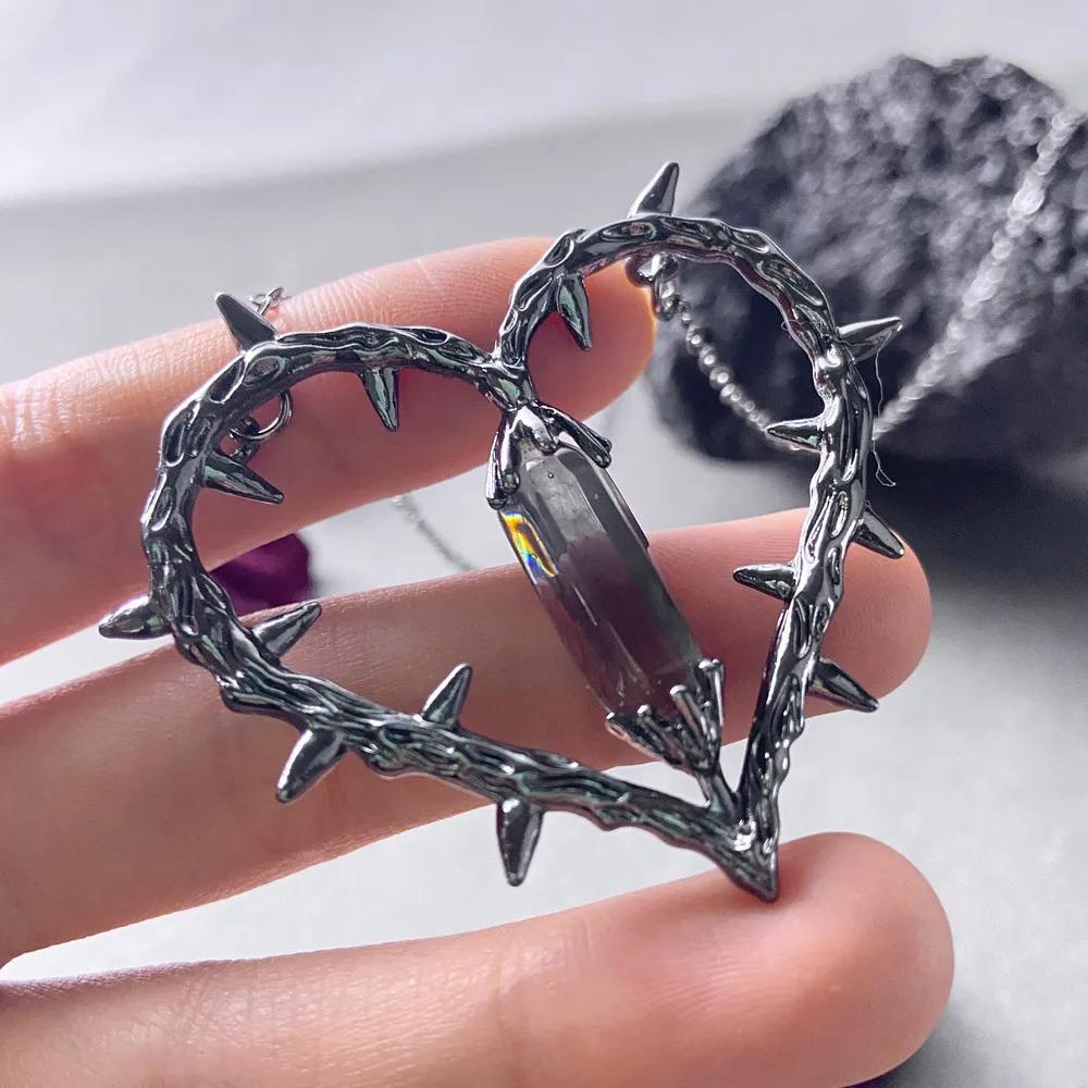 Vintage Gothic Thorny Heart Pendant Necklace For Women Black Color Goth Punk Halloween Wizard Crystal Necklace Fashion Jewelry