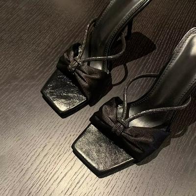 Летние босоножки на шпильке Женская мода Квадратный носок Открытый носок Кристальная отделка На ногу Нескользящие Носить Тапочки