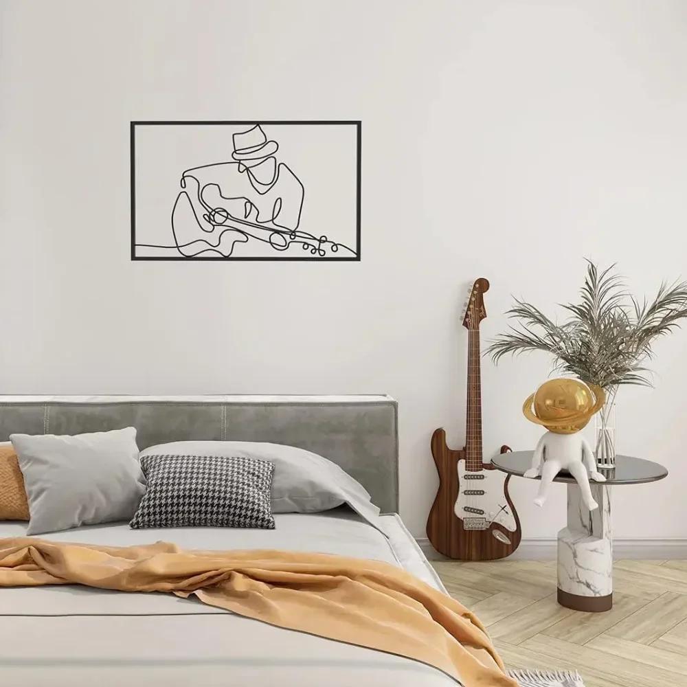 Потрясающий декор стены в виде гитары! Металлическая гитара для музыкальной комнаты, гостиной или кабинета. Черная отделка стен добавляет элегантности.