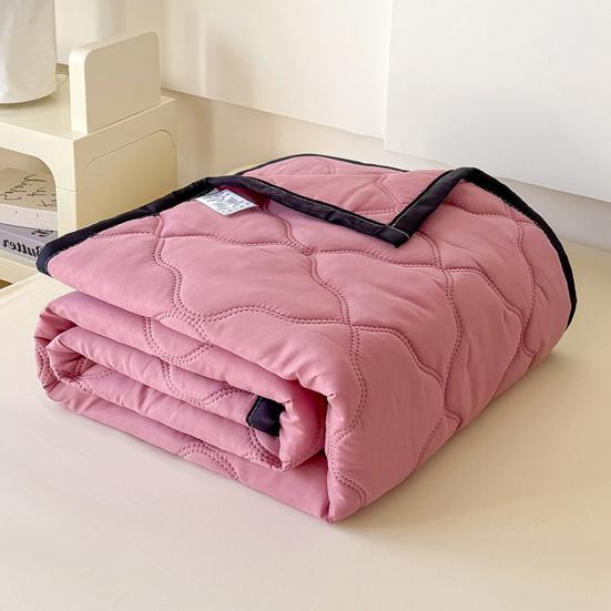 Summer Quilt Lightweight Filling Breathable Bedroom Quilt Cooling Effects Quilt Refreshing Sleep Solution