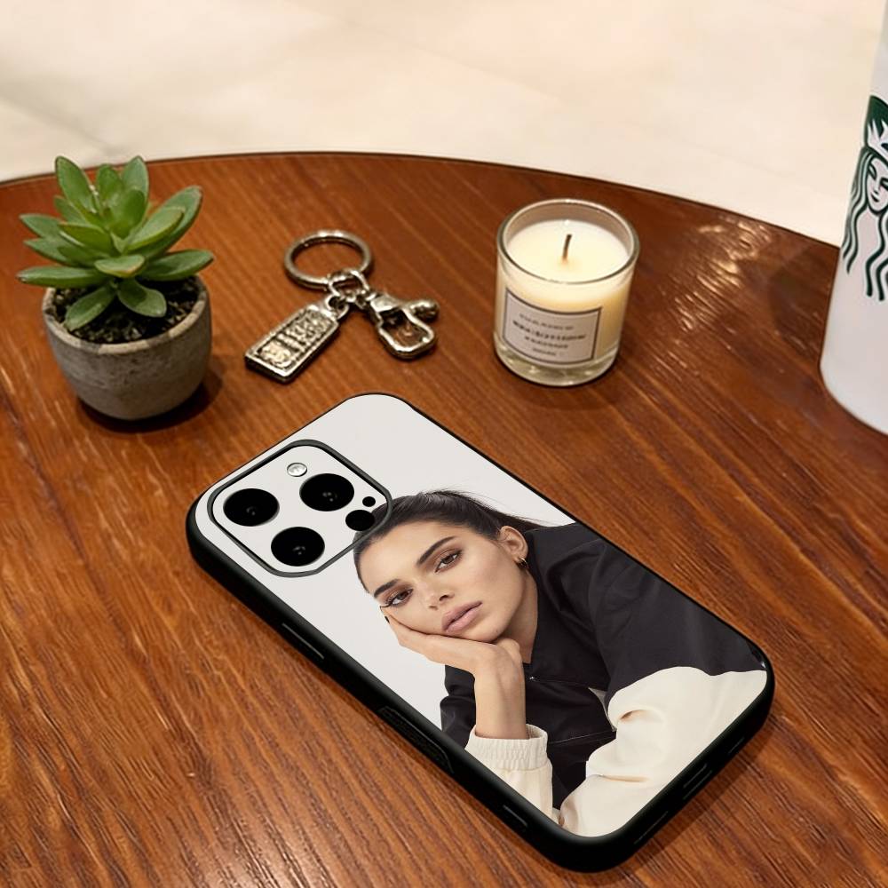 Чехол для телефона Кендалл Дженнер для iPhone 17, 16, 15, 14, 13, 12, 11 Plus, Pro Max, Другие Мягкий Силиконовый Черный Чехол