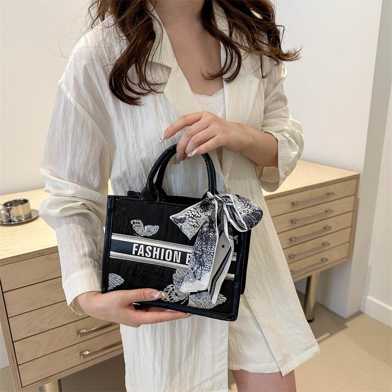 Сумка через плечо на одно плечо, простая и модная, большая вместительная сумка для женщин, летняя, новая, нишевая, для поездок на работу