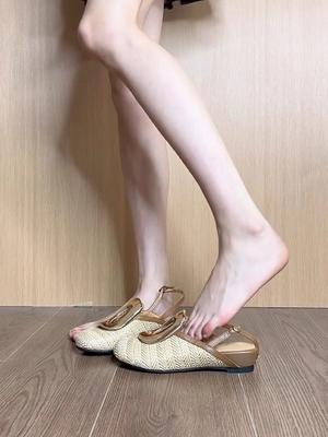 Нишевый дизайн личности чувство соломенная плетеная праздничная ветрозащитная сумка для головы обувь женская задняя лямка полый клин полушлепанцы