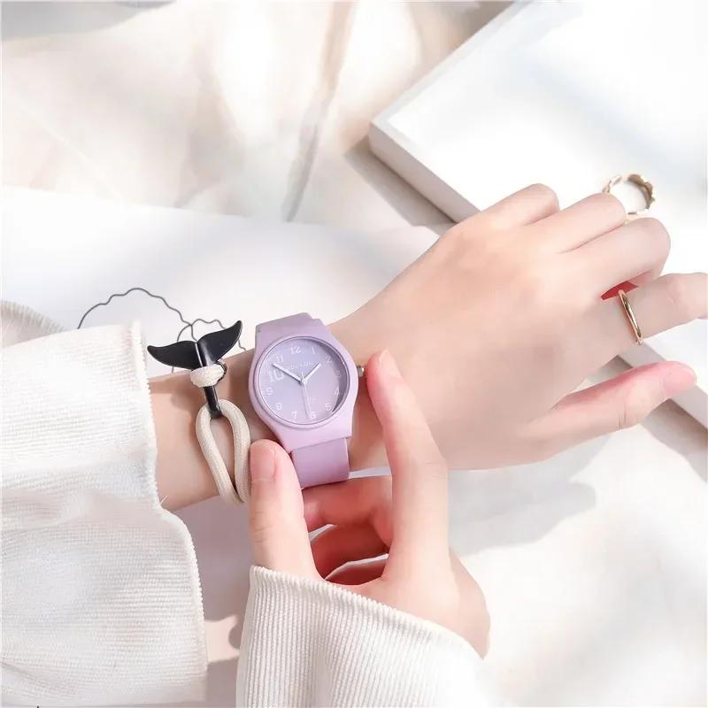 Candy Colors Silicone Strap Quartz Wristwatch Student Watch INS Korean Fashion Trendy Ladies Wristwatch Simple Versatile Clock