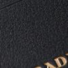 Prada Тисненый логотип шесть слотов для карт кожаный держатель для карт мужской черный