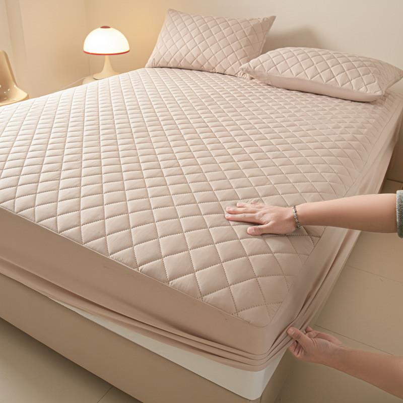 Polyester Bed Cover With Solid Color Design For Bed Protects Mattress And Prevents Dust
