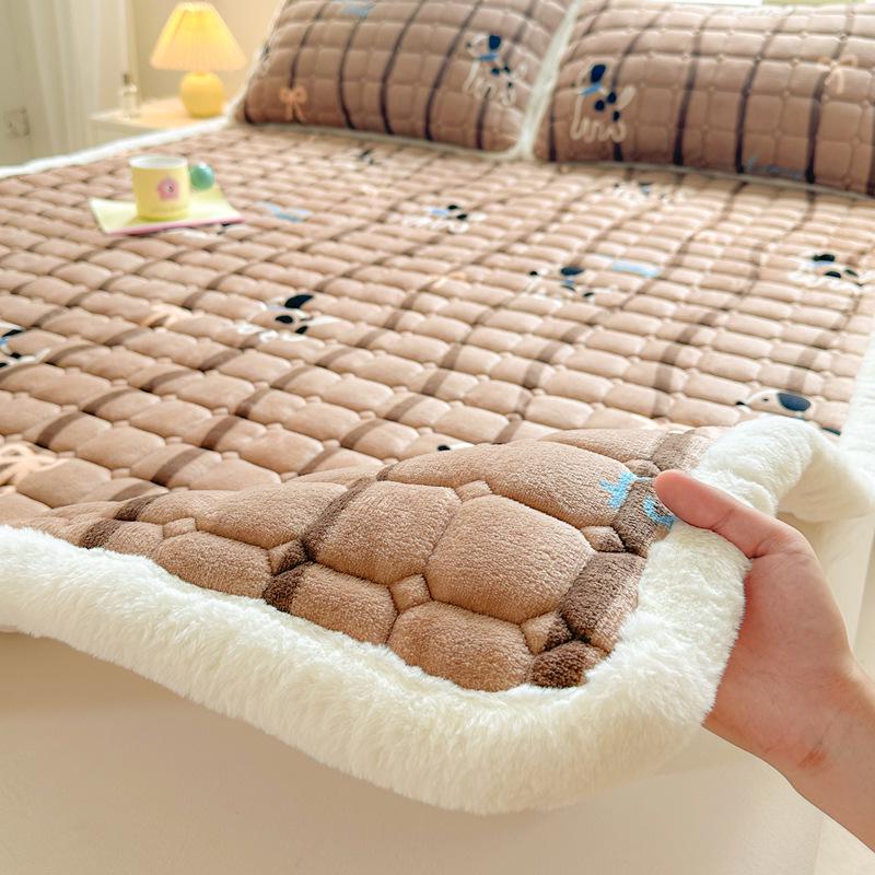 Стеганый велюровый наматрасник - Мягкая коралловая флисовая зимняя накладка, Утолщенный и теплый татами-мат.