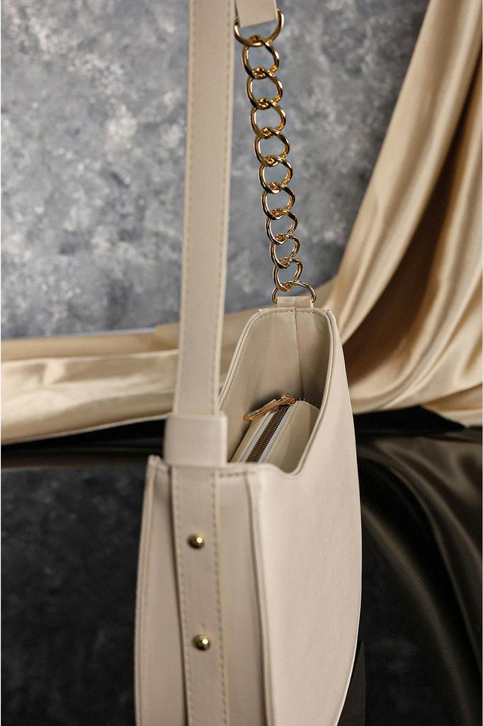 Women's Stylish and Useful Shoulder Bag Black Zippered Lined Adjustable Strap Bag