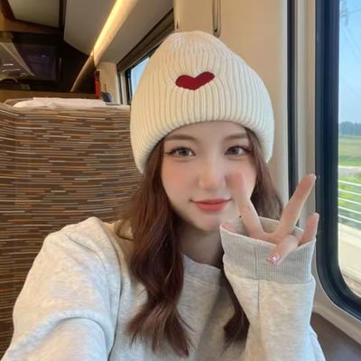 1 шт. Унисекс Зимняя теплая шапка-бини с вышивкой в виде сердца, для занятий спортом на открытом воздухе, катания на лыжах, повседневной носки, акриловая вязаная шапка-бини, подходит для повседневной носки