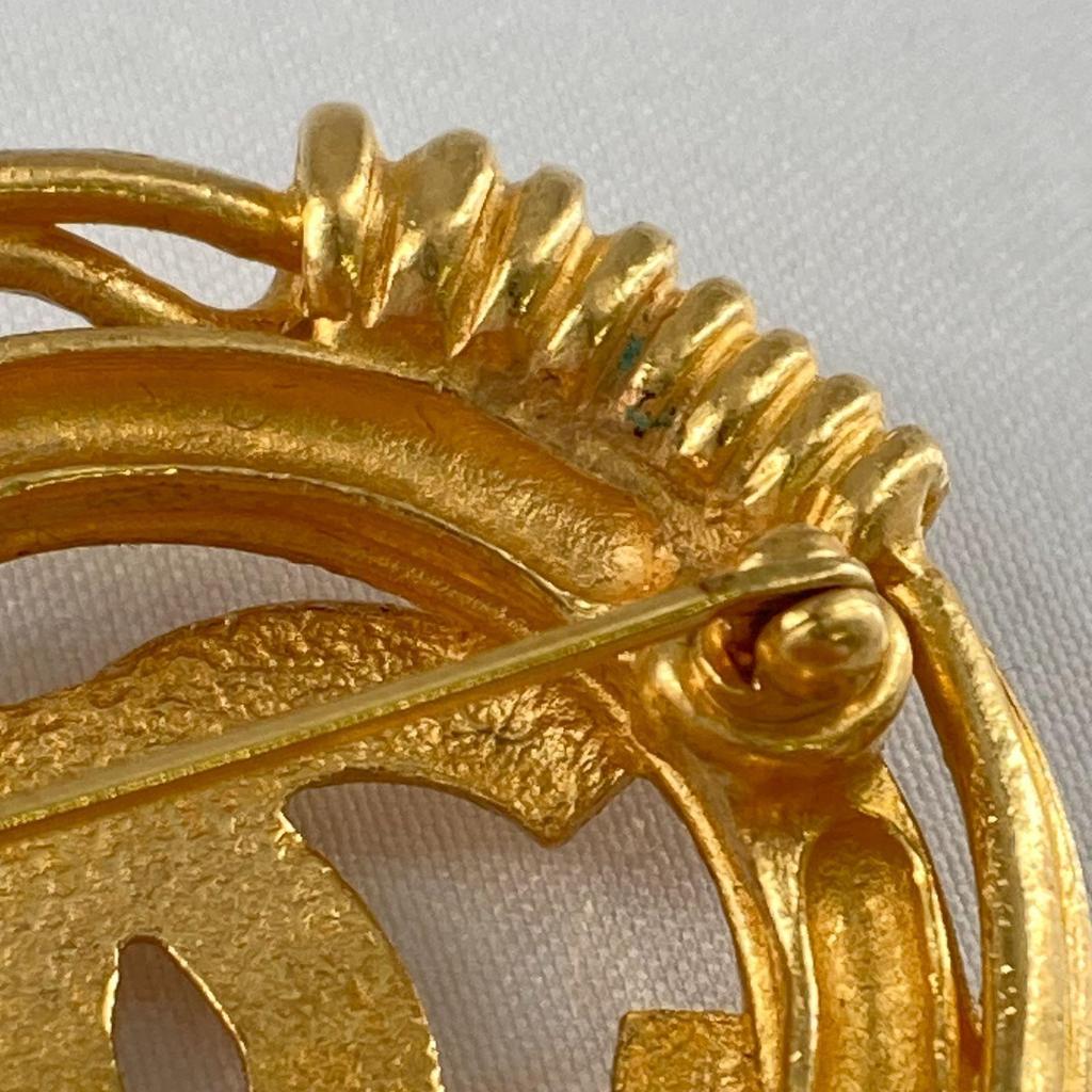 Used CHANEL Coco Mark Circle Brooch with Rice Grains, Gold
