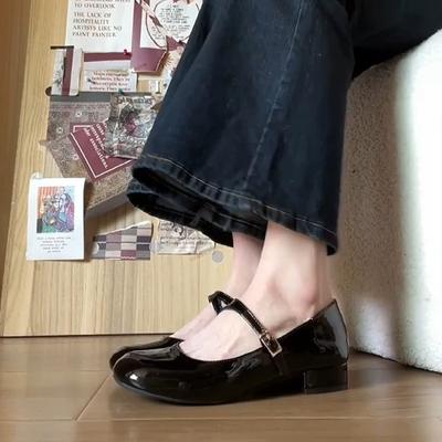 Лакированные туфли Мэри Джейн женские с круглым носком, с мелким вырезом, 25 весенний новый продукт, ремешок крест-накрест, корейская версия, нишевая пряжка, квадратный каблук, одинарные туфли
