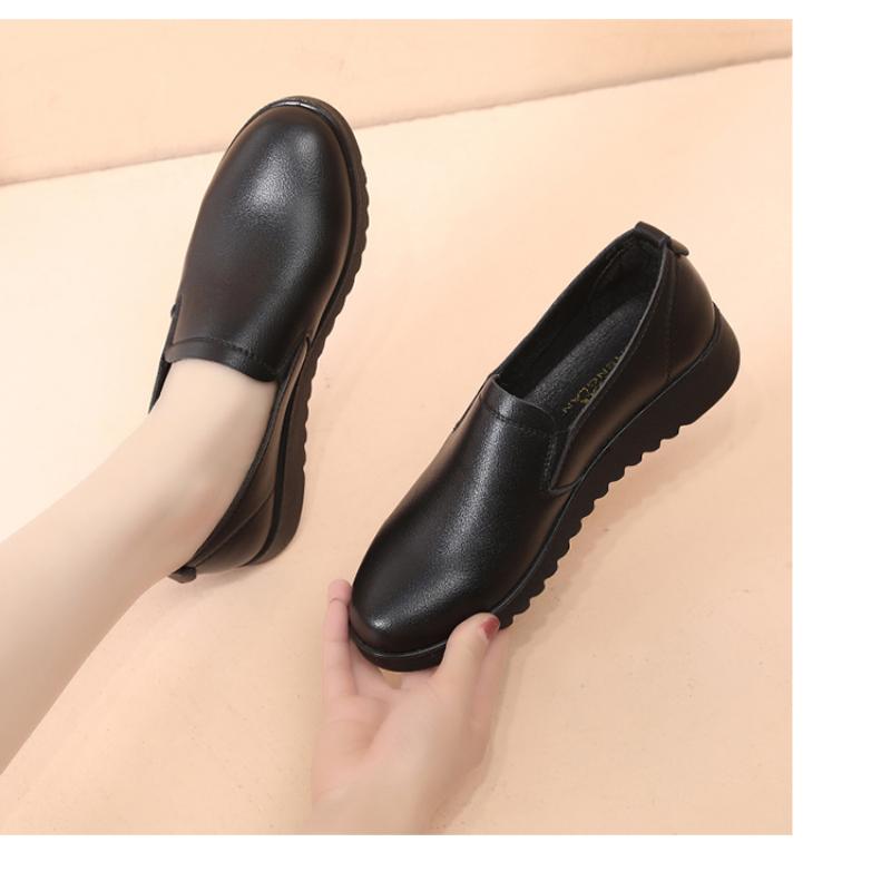 Spring Soft New Soled Mother Black Single Shoes Leather Non-slip Casual Comfortable Middle-aged Ladies Flat Shoes Ladies Shoes