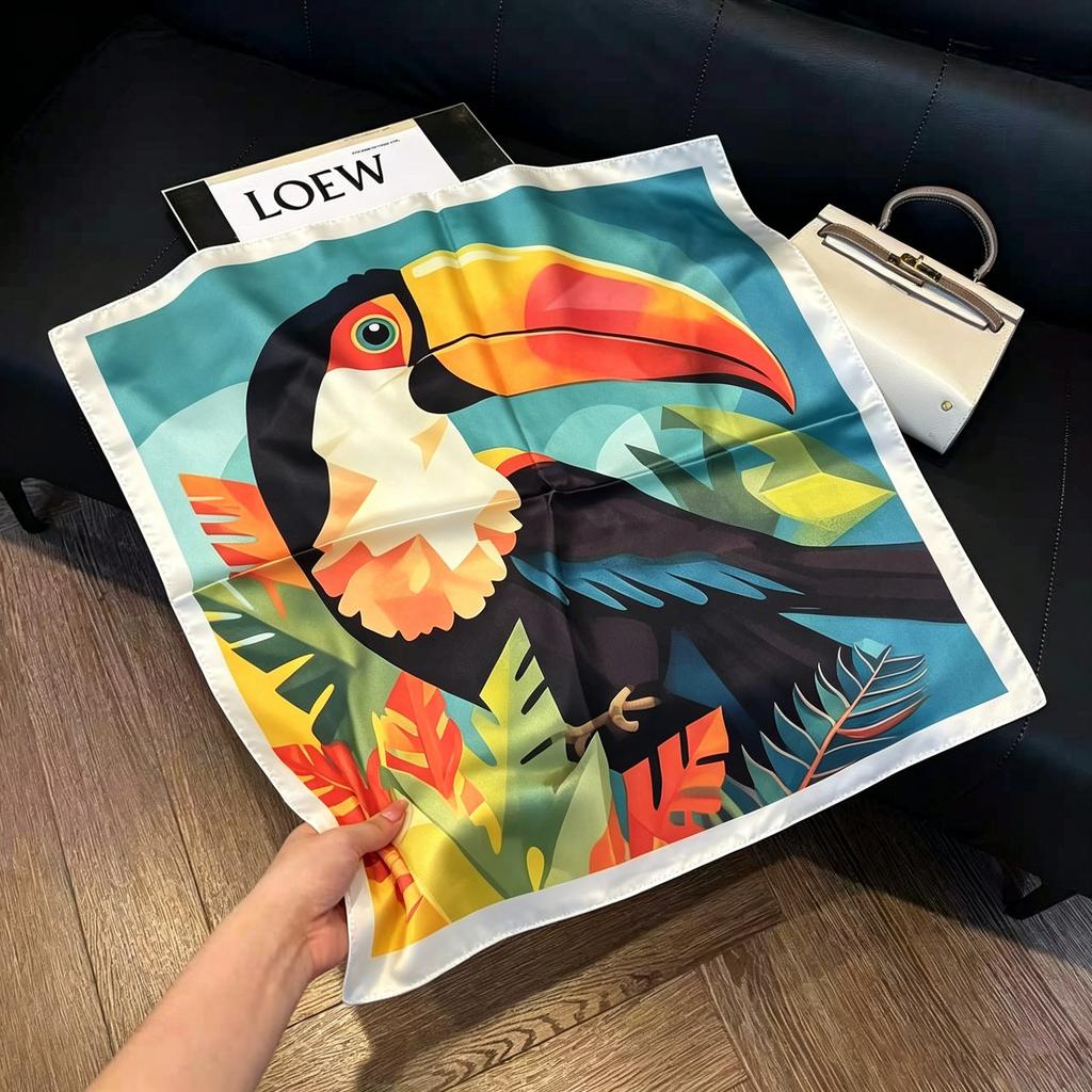 Silky skin-friendly fabric, high-end silk scarf, foreign style fashion neck care scarf 71 small square scarf, mother scarf, small scarf.