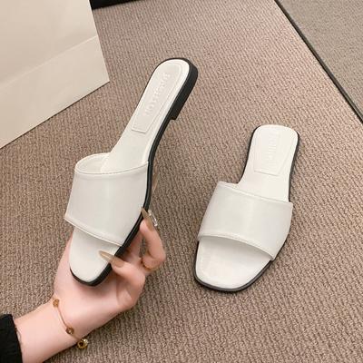 Модные минималистичные сандалии-шлепанцы с одним ремешком, однотонные женские тапочки, новые летние уличные туфли на плоской подошве с открытым носком для песчаного пляжа