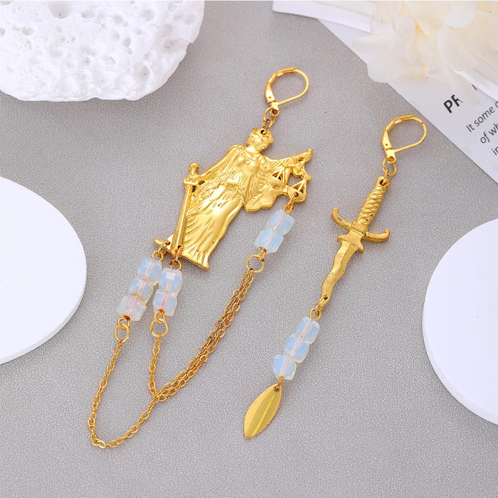 Асимметричные серьги-подвески «Леди Правосудие и Меч», позолоченные, с хрустальными бусинами, с цепочкой