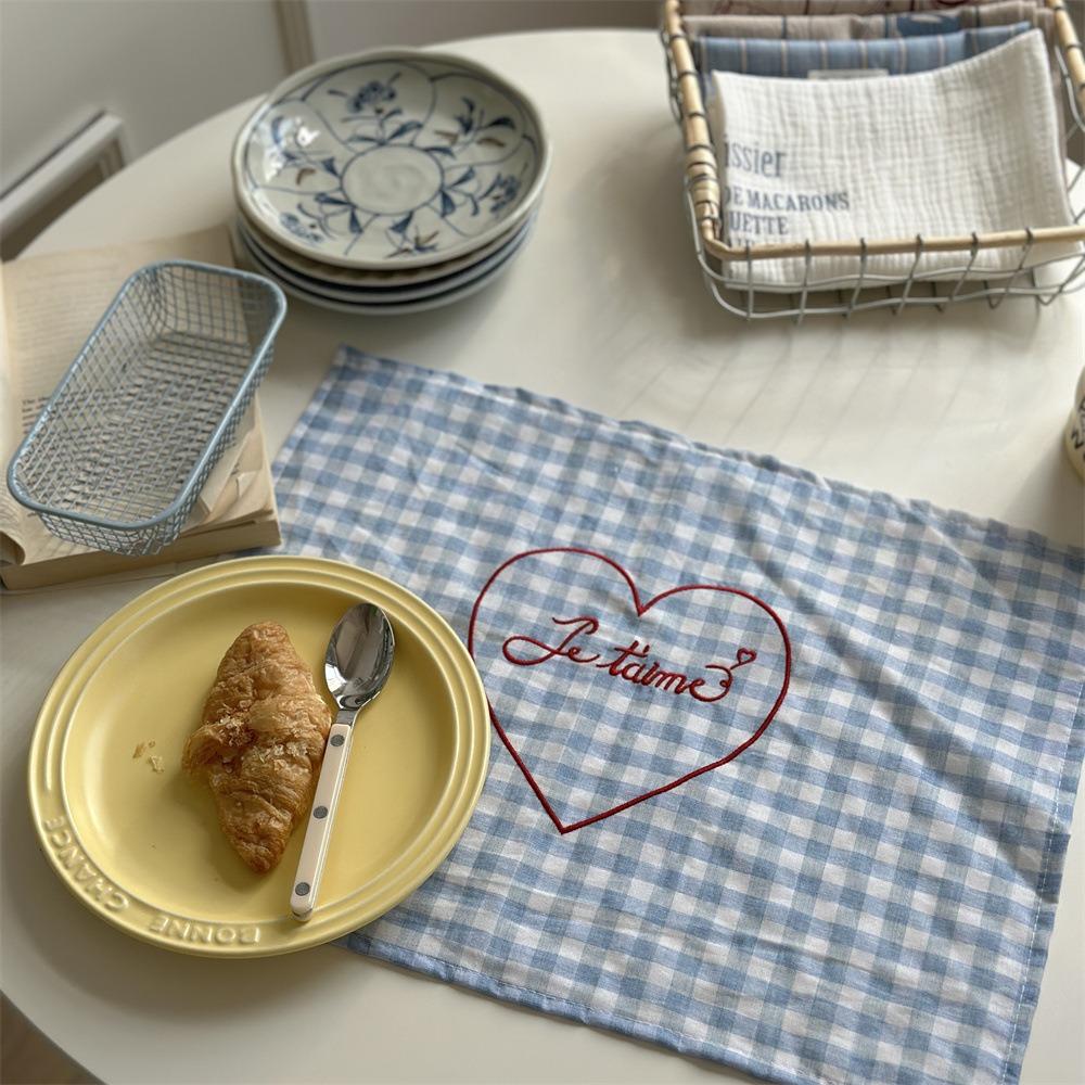 Square Heart Embroidered Placemats Elegant Background Cloth Durable Table Mat Restaurant