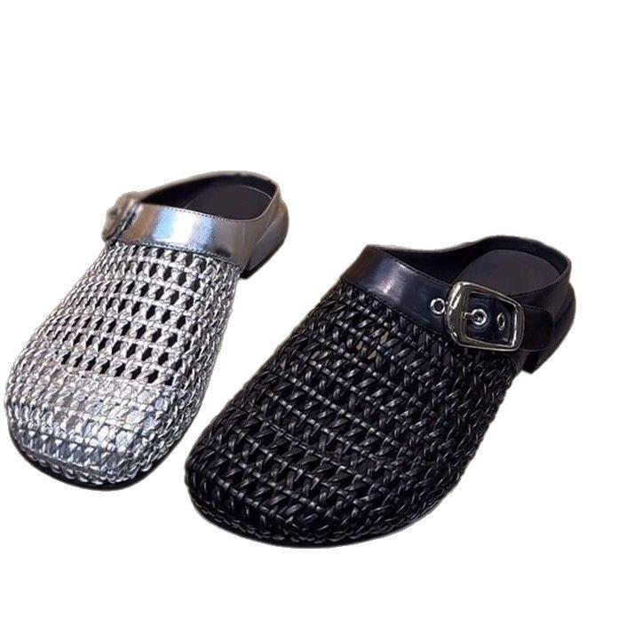 Нишевая толстая подошва полу-драг женская 2025 Европейская станция новая верхняя одежда мода темперамент сандалии ремень пряжка британский одиночный тренд обуви