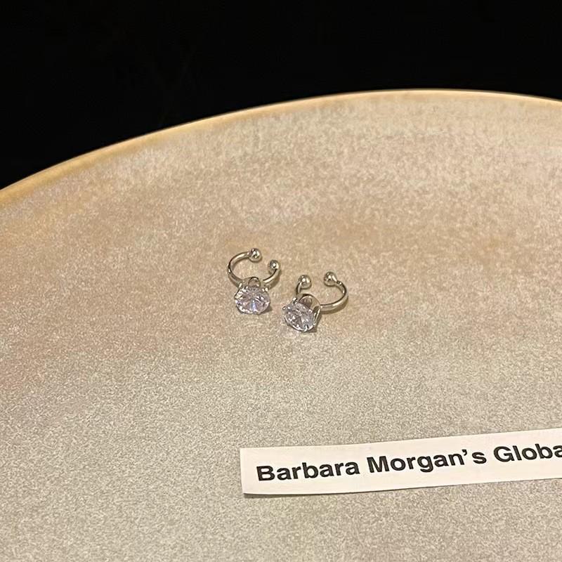 "Autumn Winter Snowflake Zircon Ear Clip: Elegant and Luxurious Ear Clip for a Festive, No-Piercing Required Look"