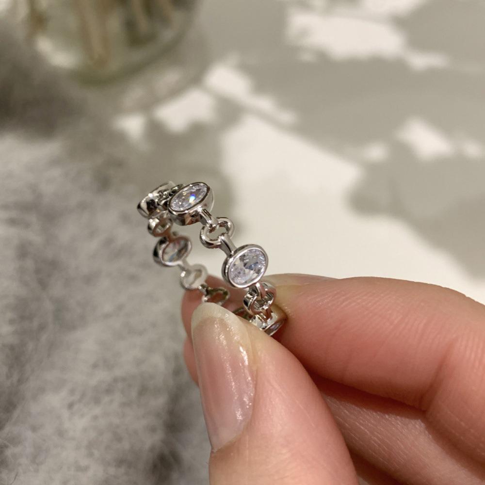 Женское кольцо на указательный палец класса люкс из стерлингового серебра 925 пробы с неправильной формы драгоценным камнем - Не тускнеющее, регулируемое, с легким нишевым дизайном.