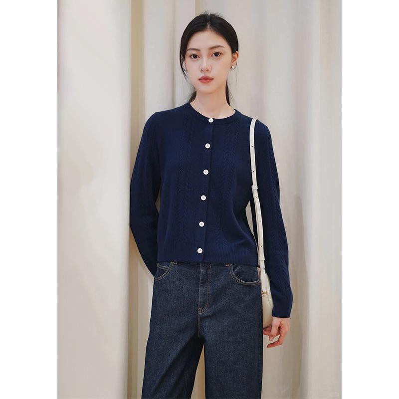 Женский шерстяной кардиган в студенческом стиле, начало осени 2024 г.: Классический свитер с длинным рукавом для повседневных поездок на работу.