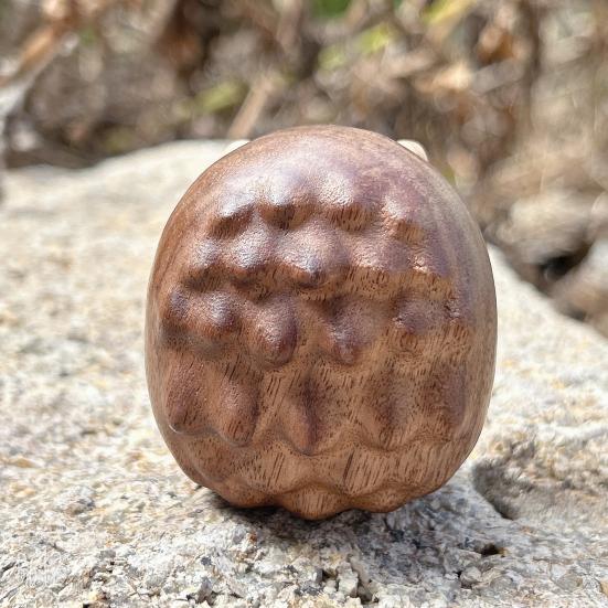 Hand-Carved Hedgehog Figurine Miniature Wooden Forest Animal Statue Rustic Collectible Hedgehog Sculpture for Living Room Home Desk Shelf Decor