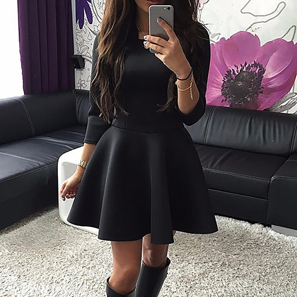 Женское цветное платье с круглым воротником и средним рукавом