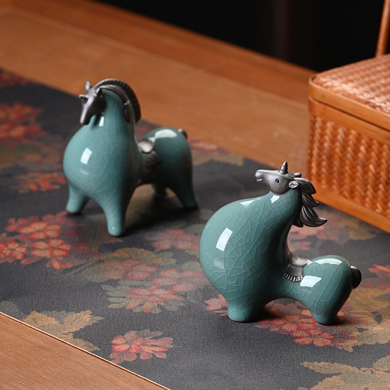 Ceramic Horse Figurines for Good Fortune in The Living Room Entrance, Wine Cabinet Tabletop Decoration, Office Desk Zodiac Horse