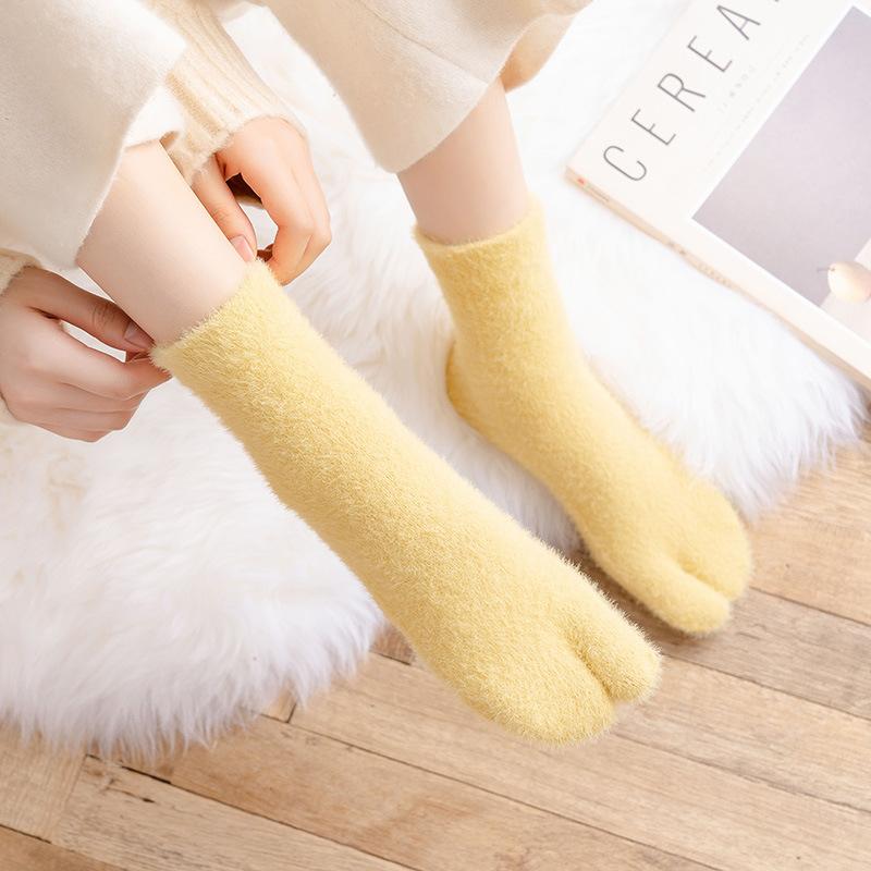 3 Pairs Woman Girl Winter Tabi Socks Short Tube Warm Two Toed Sock Thick Soft Cozy Plush Solid Color Split Toe Bed Sleep Socks