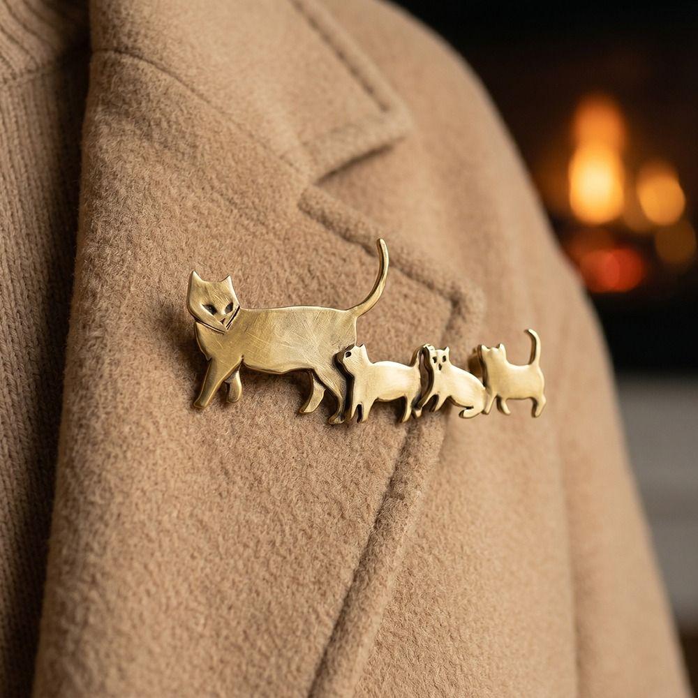 Fashion Cute Cat Family Brooch Minimalist Backpack Brooch Vintage Animal Pin Scarves