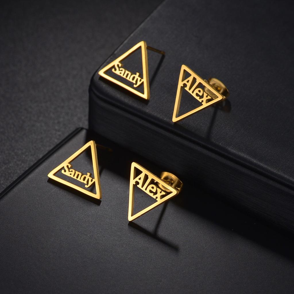 Atoztide Индивидуальная серьга-гвоздик с именем для женщин Матовый Сердце Звезда Нержавеющая сталь Украшение Тренд 2025 Персонализированный Подарок на День матери