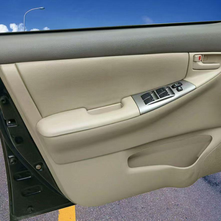 Кожаная накладка на подлокотник для двери Toyota Corolla (2004-2011 гг.)