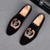 Мода Новая Мужская Мода Принт Вышивка Замшевые Лоферы Оксфорды Zapatos De Novio Мужские Вечеринка Свадебное Платье Формальные Выпускные Туфли