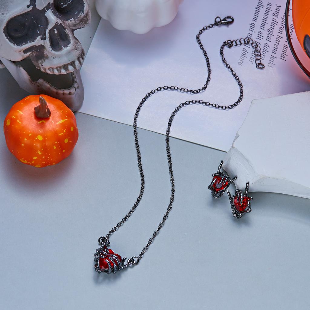 Gothic Punk Skull Claw Heart Pendant Necklace for Women Men Personality Dark Fantasy Geometric Necklace Halloween Jewelry Gifts